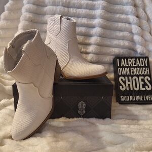 Dirty Laundry White Textured Ankle Boots